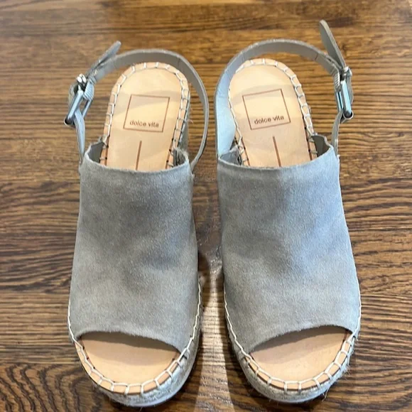 Dolce Vita Snake Suede Wedge. 7.5 - Picture 2 of 4